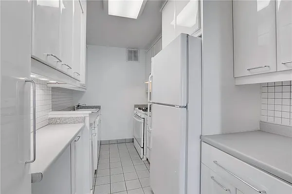 Rented by R New York | media 6