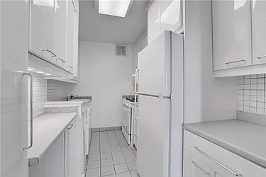 Rented by R New York