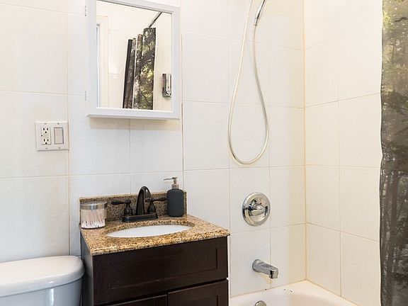 5th image of 787 Hart St APT 2R