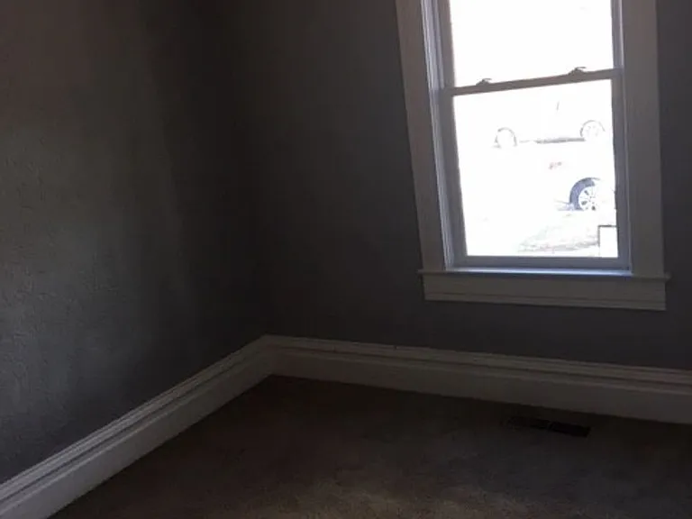 405 W Broad St — Photo 12