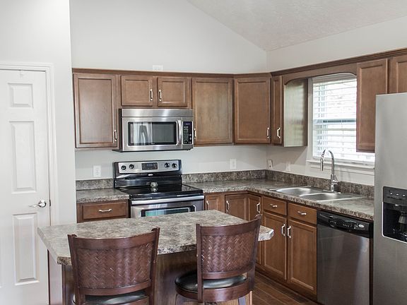 4th image of 1027 Savannah Ct