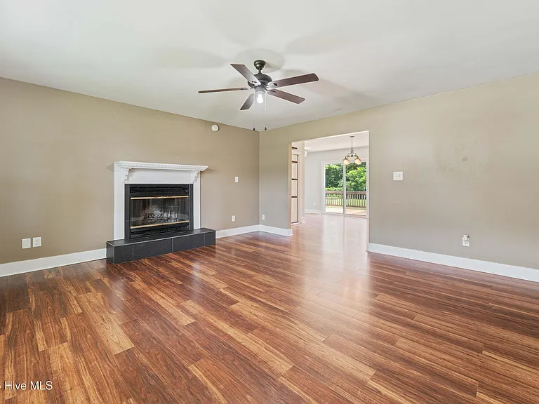 108 Quail Hollow Dr — Photo 3