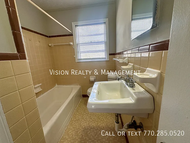 131 W White St — Photo 7