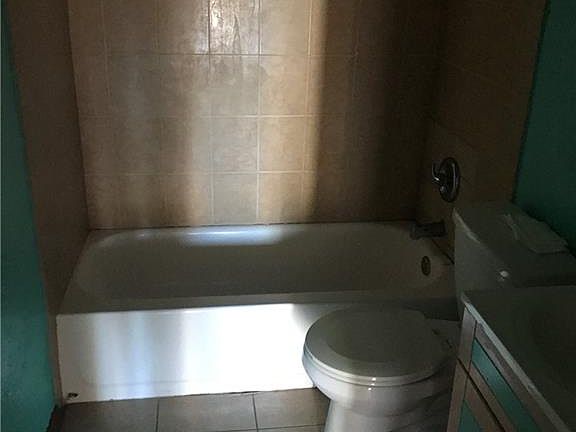 5th image of 2431 Lebanon Ave