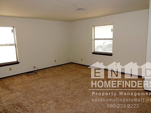 4th image of 2703 E Pine Ave