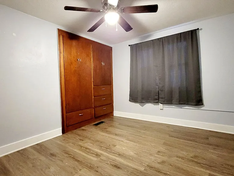 1202 W 7th St — Photo 5