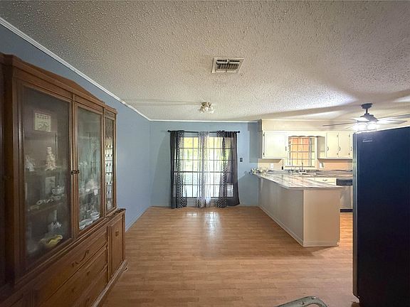 4th image of 209 Emerald Dr