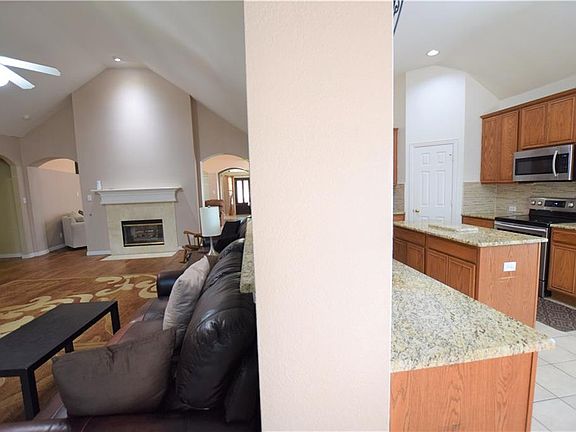 4th image of 1013 Hosington Dr