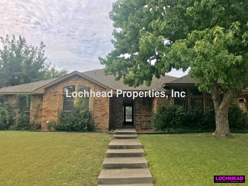 1st image of 128 Windsor Dr