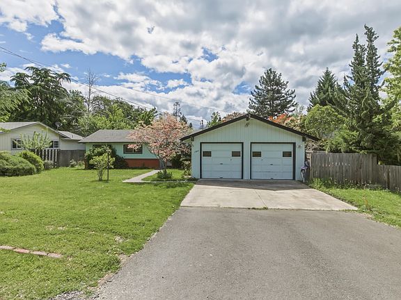 2nd image of 1984 Woodlawn Dr
