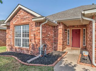 608 S Castle Ridge Ln, Mustang, OK 73064