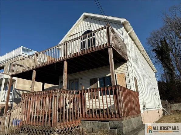 36 Cliffwood Way, Laurence Harbor, NJ 08879