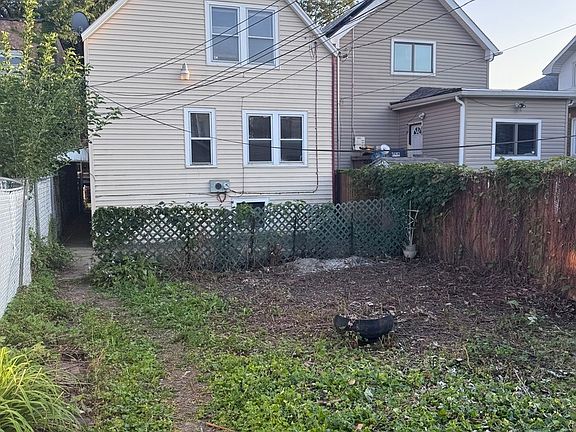 3rd image of 4934 W Iowa St
