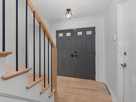 3rd image of 1680 Dartmouth Ln