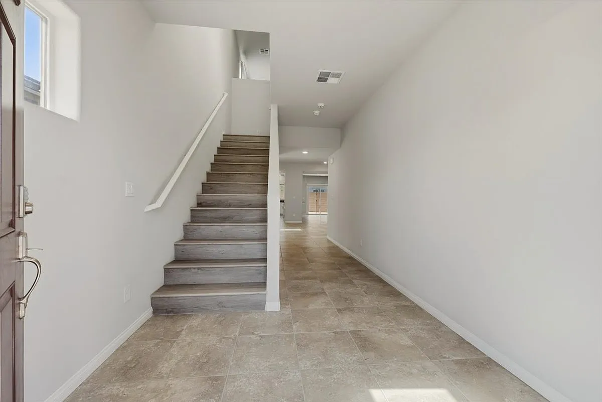 1058 Willow Berry Avenue — Photo 2