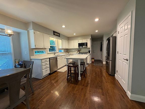 4th image of 8033 Old Stable Ct