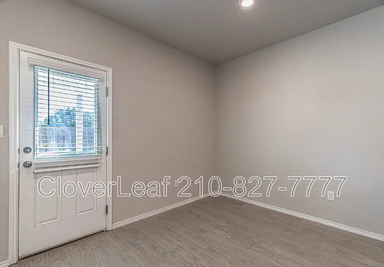 255 Kinsley Way — Photo 12