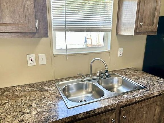 5th image of 10038 Flora Rd