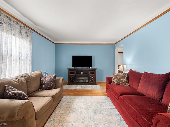 3rd image of 5910 Hampstead Ave