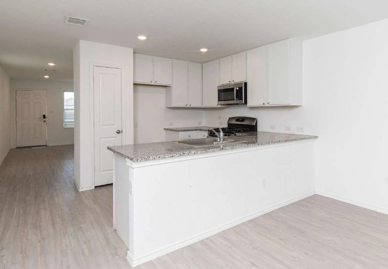 4 bed, 2.0 bath, 1627 sqft, $1,625 — Photo 2