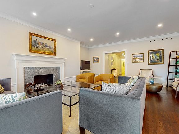 4th image of 442 W Wellington Ave #3E