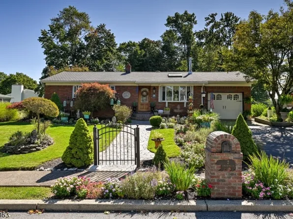 2 Armstrong Dr, Jefferson Twp., NJ 07438