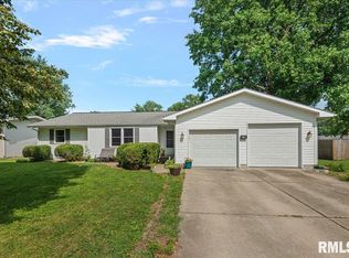 417 S Curtis St, Edinburg, IL 62531