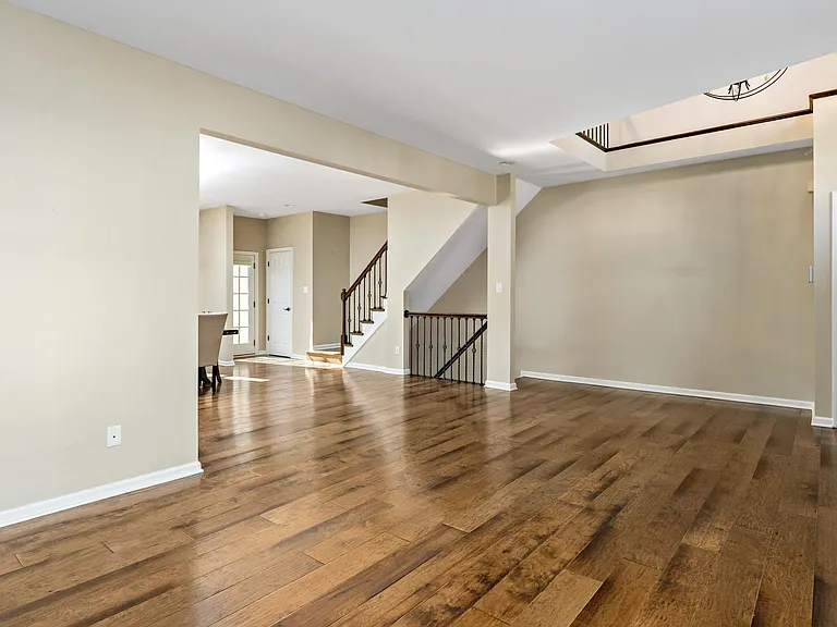 203 Boxwood Ct — Photo 5