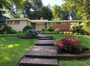 8 Hamlin Rd, Edison, NJ 08817