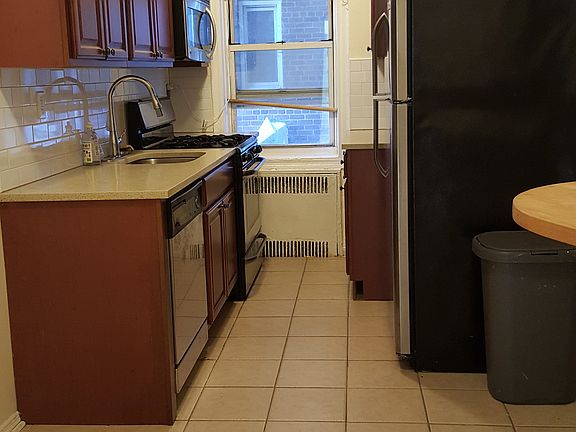 4th image of 580 E 17th St APT 2A