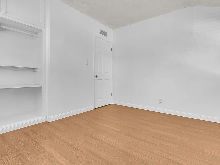 1833 Lees Ave — Photo 13