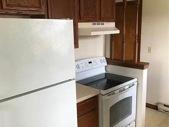 4th image of 2735 Alder Creek Dr S APT 4
