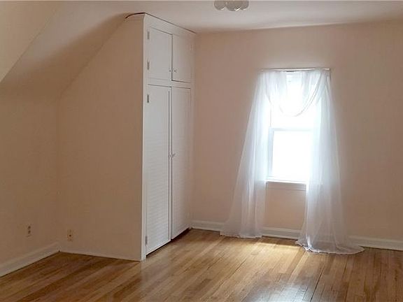 5th image of 142 Waldorf Dr