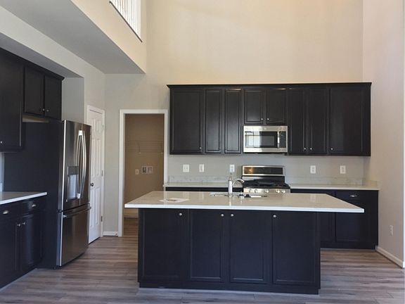 4th image of 10380 Twin Leaf Dr