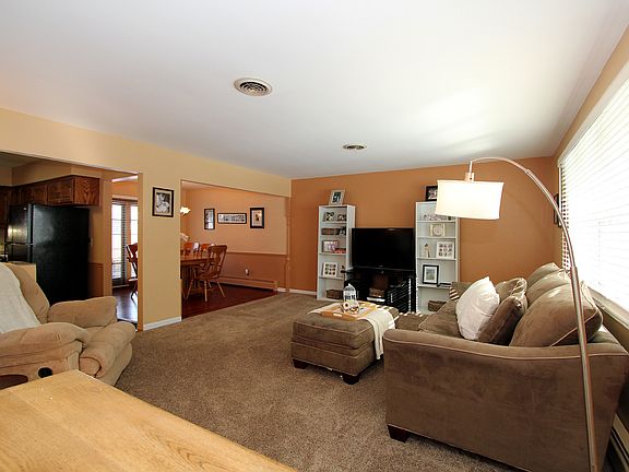3rd image of 606 Westminster Dr