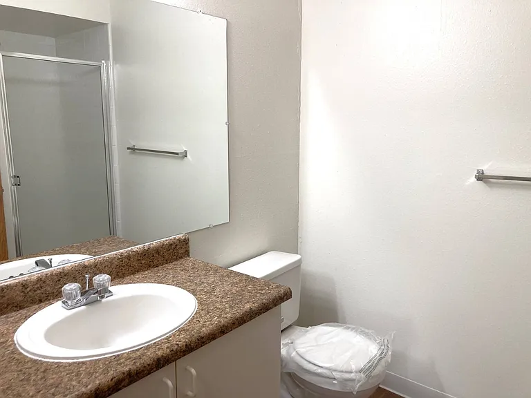 Windsor Place Apartments — Photo 98