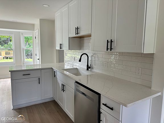 4th image of 112 Charlton Rd