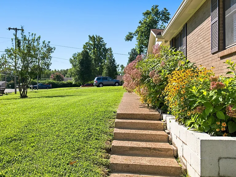 316 Lorna Dr #B — Photo 5