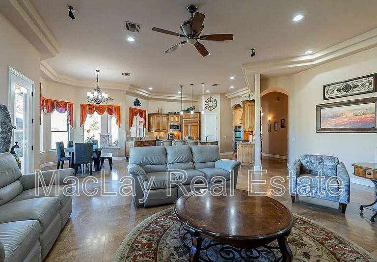 2720 E Jade Pl — Photo 9