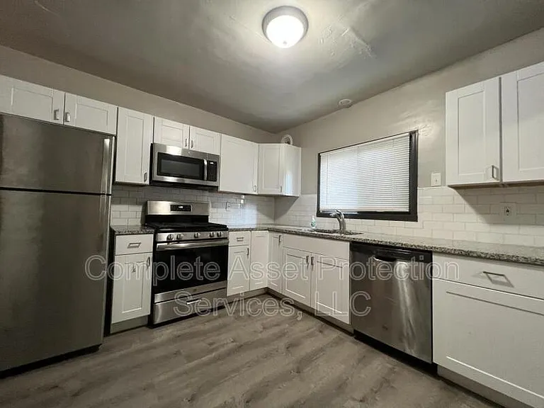 1119 E 39th Pl — Photo 1
