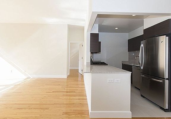 3rd image of 235 W 48th St APT 43H