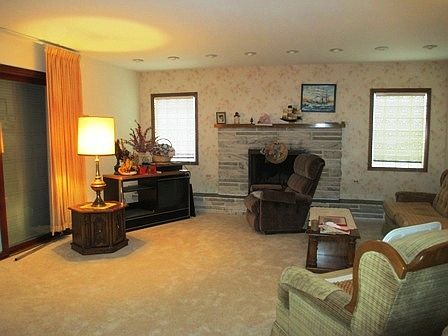 3rd image of 1210 Sherwood Dr