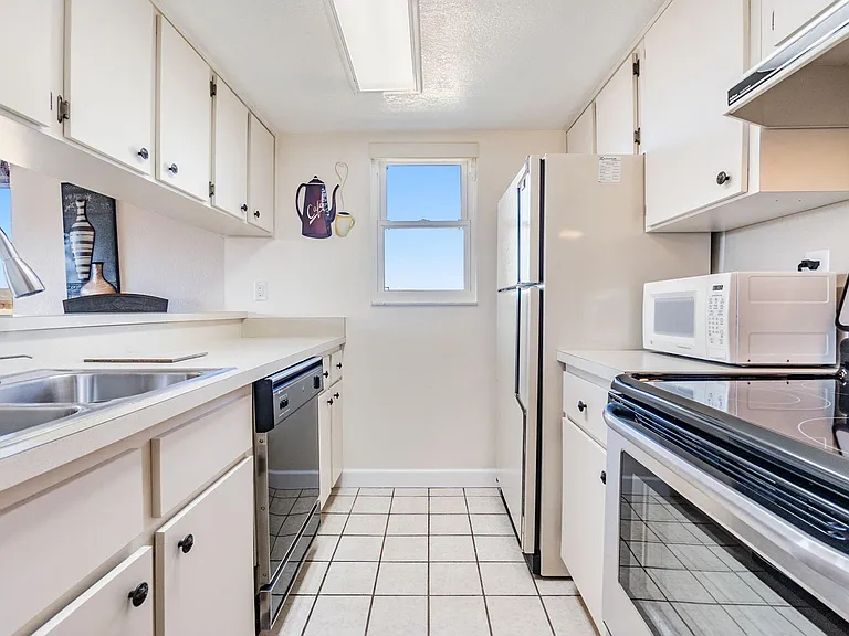 2525 W Bay Dr #B44 — Photo 7