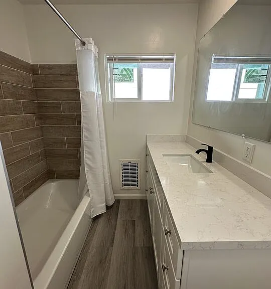 342 1/2 S Serrano Ave — Photo 11