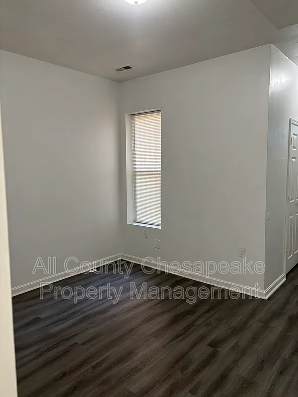 3 bed, 1.5 bath, $1,200 — Photo 4