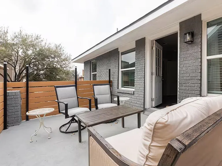 2108 Berry St — Photo 27