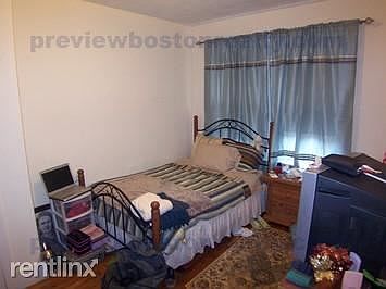 2nd image of 1713 Commonwealth Ave APT 3A