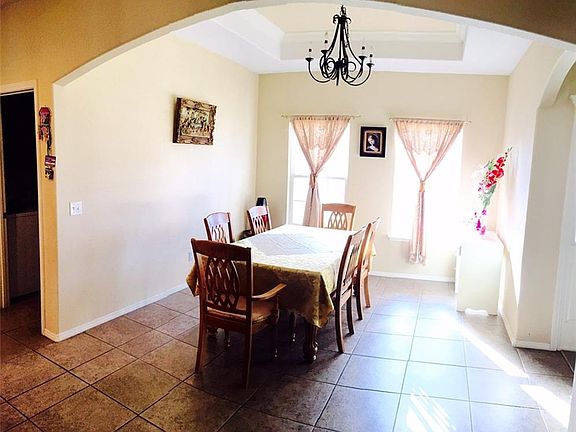 3rd image of 1109 N Latisha Ln