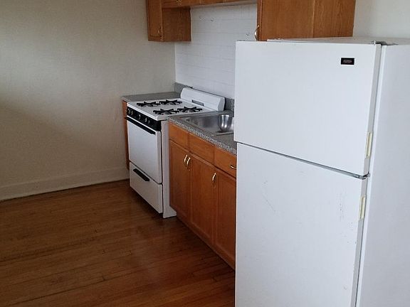 3rd image of 4846 W Wrightwood Ave APT 1B