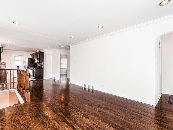 3rd image of 3540 N Oak Park Ave